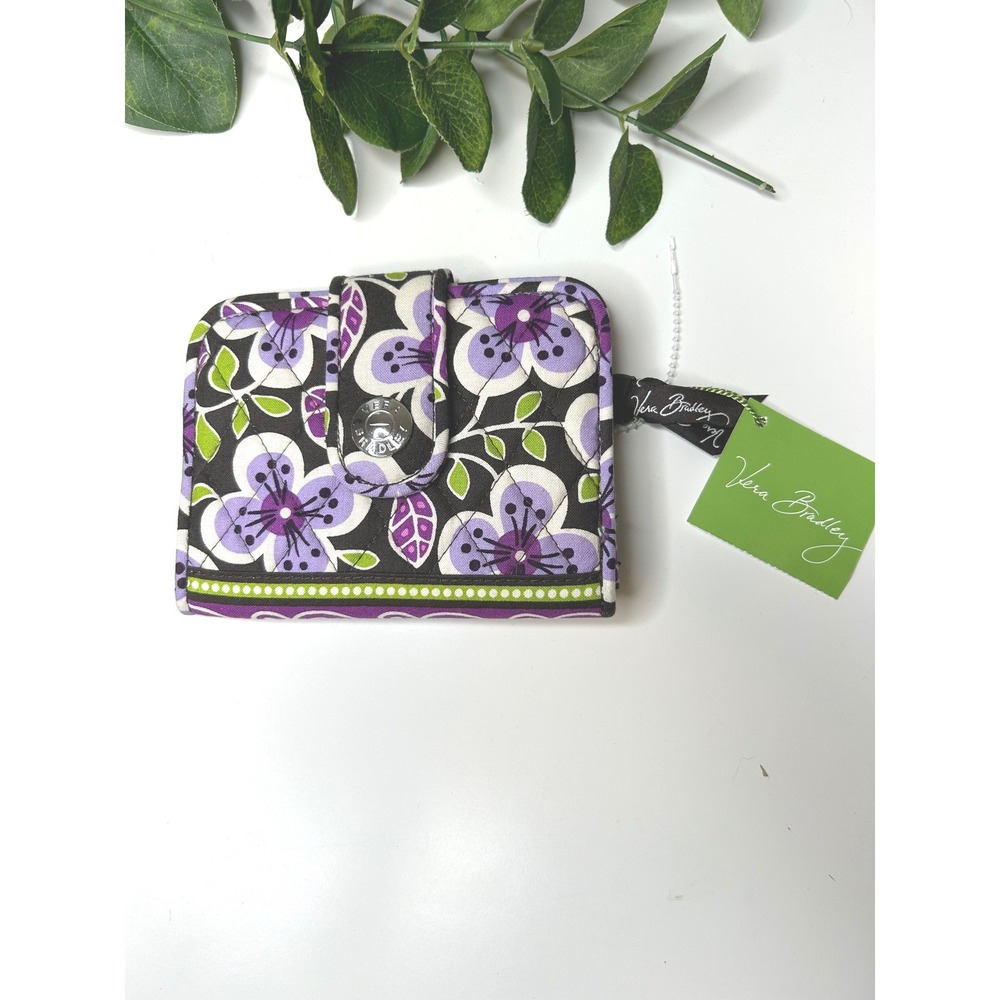 Vera Bradley NWT Quilted Snappy Wallet Plum Petals Floral